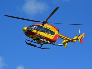 Un cycliste héliporté en urgence absolue après avoir été percuté par une voiture en Aveyron