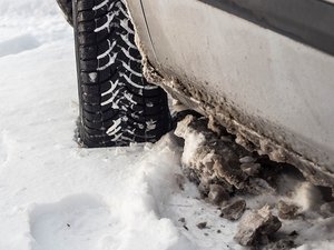 Pneus hiver : les règles changent au 1er novembre, voici ce qu'il faut bien vérifier pour être sûr d'être conforme