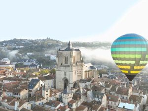 EN IMAGES. Quand une montgolfière décolle depuis le centre d'une commune de l'Aveyron pour admirer sa bastide depuis les airs