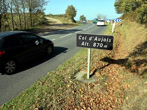 Drame de la route en Aveyron : ce que l'on sait de l'accident qui a coûté la vie à deux jeunes de 19 et 21 ans