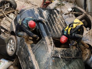 Inondations meurtrières en Espagne : une femme retrouvée en vie dans sa voiture, elle était prise au piège à l'intérieur depuis trois jours