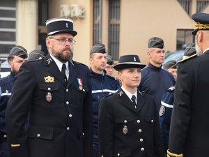 26 passagers sauvés d'un bus en feu : deux gendarmes aveyronnais médaillés pour leur courage