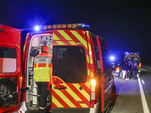 Appelée pour une urgence, l'ambulance doit s'arrêter sur la route avant l'hôpital pour un heureux événement