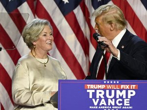 Présidentielle américaine : nommée cheffe de cabinet par Donald Trump, qui est Susie Wiles, première femme à occuper la fonction ?