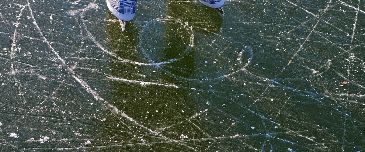 Villefranche-de-Rouergue : pour les fêtes de Noël, ça va glisser sur la place Notre-Dame avec la patinoire !