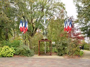 Un certain lundi 11 novembre 1918 à Rodez : ce jour-là, le préfet de l'Aveyron placarde la bonne nouvelle sur le mur de la préfecture