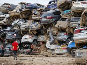 Inondations meurtrières en Espagne : des sauveteurs et des pompiers français vont être envoyés en renfort, mais pourquoi seulement maintenant ?