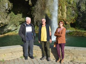 Selon le comité Causse Comtal, l'eau de la cascade n'est pas potable à Salles-la-Source