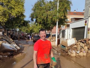 Inondations meurtrières en Espagne : un Aveyronnais et sa famille installés à Valence pleinement investis pour aider et nettoyer