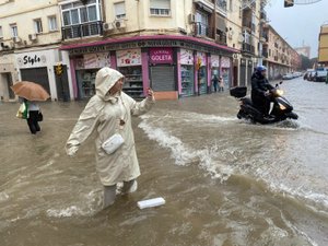 Alertes rouges, évacuations, écoles et métro fermés : de l'Andalousie à la Catalogne, les images des nouvelles pluies torrentielles qui inquiètent l'Espagne