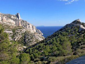 Les cris finissent par donner l'alerte : un homme interpellé en flagrant délit de viol dans les calanques à Marseille