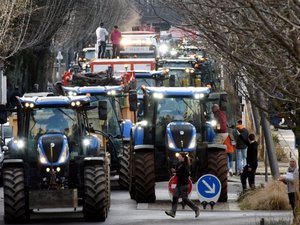 Colère des agriculteurs : Emmanuel Macron tente de rassurer en réitérant que la France ne signerait pas 