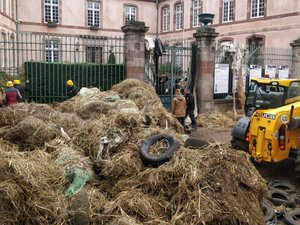 VIDEO. Colère des agriculteurs : en immersion dans la colonne de tracteurs qui a convergé vers Rodez pour 