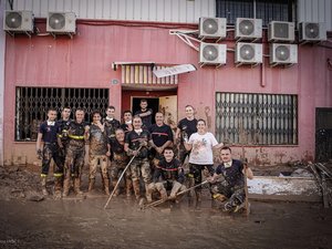 Inondations meurtrières en Espagne : les images des secours français, dans la boue mais avec le sourire, mobilisés autour de Valence