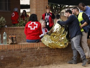 Inondations en Espagne : un ouvrier meurt dans l'effondrement du toit d'une école touchée par les intempéries du 29 octobre