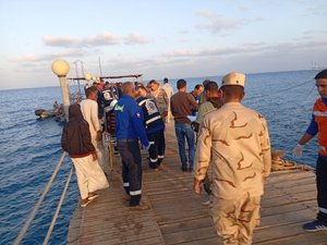 Le bateau de plongée coule en 5 minutes dans la forte houle, des touristes occidentaux parmi les 4 morts et 9 disparus