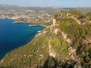 Un homme de 24 ans fait une chute mortelle de la falaise en tentant de prendre ses amis en photo