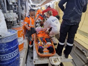 Il se blesse gravement la nuit dans un tunnel en chantier à 500 mètres de l'accès, les secours mettent 3 heures à le sortir de là