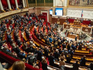 DIRECT. Motions de censure contre le gouvernement Barnier : suivez cette fin de journée décisive avec nous