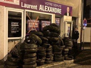 VIDEO. Colère des agriculteurs : FDSEA et JA emmurent les permanences du député LFI-NFP de l'Aveyron, Laurent Alexandre