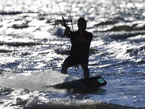 Tempête Darragh : il ignore l'alerte météo, le kitesurfeur est poussé à la dérive à 800 mètres de la côte bretonne