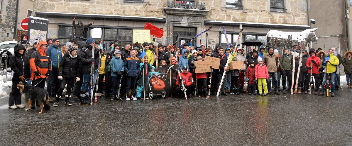 La situation est grave, notre station est en danger : à Laguiole, ils manifestent pour leur station de ski