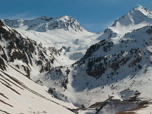 Leur voiture est retrouvée ensevelie sous la neige avec leur chien à l'intérieur : un couple porté disparu dans les Pyrénées depuis quatre jours