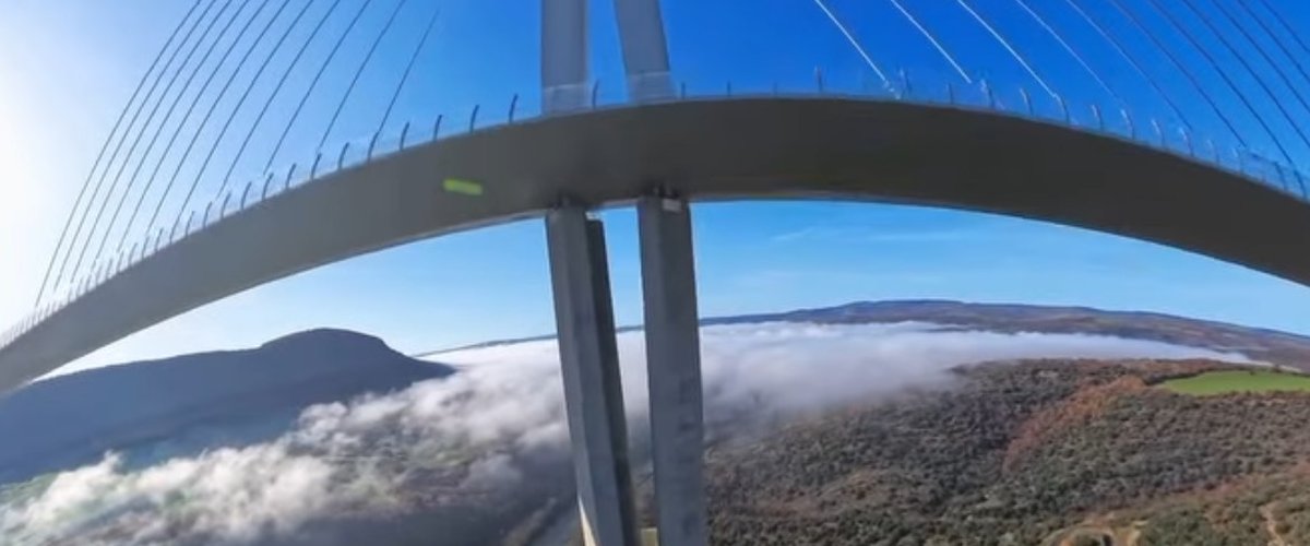 VIDÉO. Une pile du Viaduc de Millau traversée en wingsuit