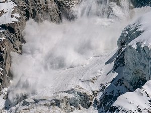 Noël à la montagne vire au drame : un adolescent meurt dans une avalanche en faisant du hors-piste avec sa famille