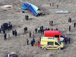 Crash d'un avion au Kazakhstan : l'appareil pourrait avoir été abattu par le système de défense de la Russie