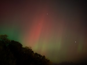 Tempête solaire : découvrez les magnifiques images des premières aurores boréales de l'année 2025 qui ont illuminé le ciel de l'Aveyron et de l'Occitanie