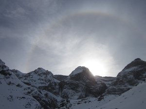 Il se perd la nuit en montagne, sans lumière et avec la batterie du téléphone portable à plat