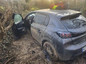 Il passe le réveillon du Nouvel An coincé dans sa voiture