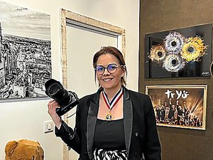 Meilleure ouvrière de France en photographie d'art, l'Aveyronnaise Emeline Delsaut reçue par Emmanuel Macron ce lundi à l'Elysée !