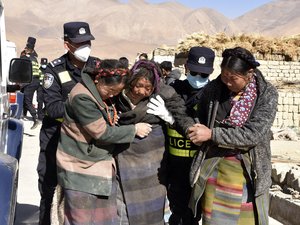 Séisme au pied de l'Himalaya : au moins 126 morts, 1 500 pompiers chinois envoyés dans cette région du Tibet