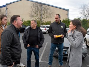 VIDÉO. Aveyron : les agriculteurs de la CR font pression sur la Fodsa, symbole des 