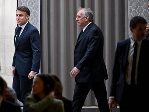 Réforme des retraites : François Bayrou va-t-il et peut-il suspendre l'âge de départ à 64 ans ?