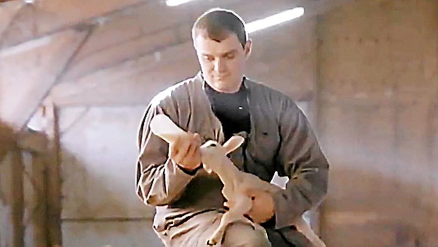 Mathieu, éleveur de brebis en Aveyron.