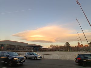 Ce nuage en forme de soucoupe volante était visible presque partout en Aveyron ce mercredi : on vous explique ce phénomène