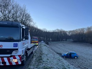 Verglas : collision de chasse-neige, camion de pompier à la dérive, un mort en Alsace... Des accidents en pagaille en France à cause des routes glissantes