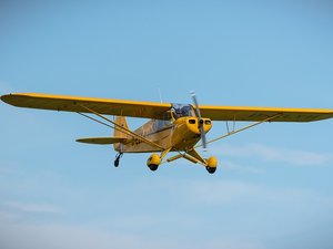 Collision entre un avion de tourisme et des parapentistes en Savoie : l'ULM se crashe ensuite sur le toit d'un chalet, deux hommes sont morts