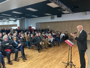 Lors de ses vSux, le député de l'Aveyron Stéphane Mazars dénonce 