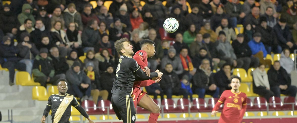 Football : Ajaccio profite deux fois d'une défense de Rodez sacrément naïve, Nkada réduit l'écart en vain [REVIVEZ LE MATCH]