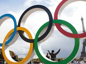 Quand un double champion olympique de Paris 2024 se fait voler sa carte bancaire et extorquer de l'argent par... un facteur !