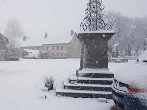 EN IMAGES. Il neige à gros flocons sur l'Aubrac en Aveyron et en Lozère : la circulation s'annonce difficile à partir de mardi soir