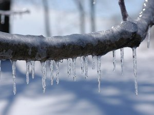 État des routes en Aveyron : multiples interventions en cours en raison de la présence de verglas, ce mardi matin