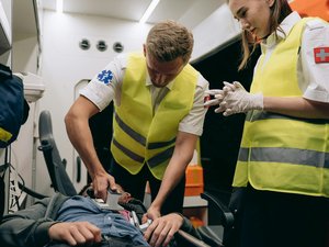 Les défibrillateurs cardiaques sauvent des vies... quand ils marchent ! Un tiers d'entre eux serait hors-service en France