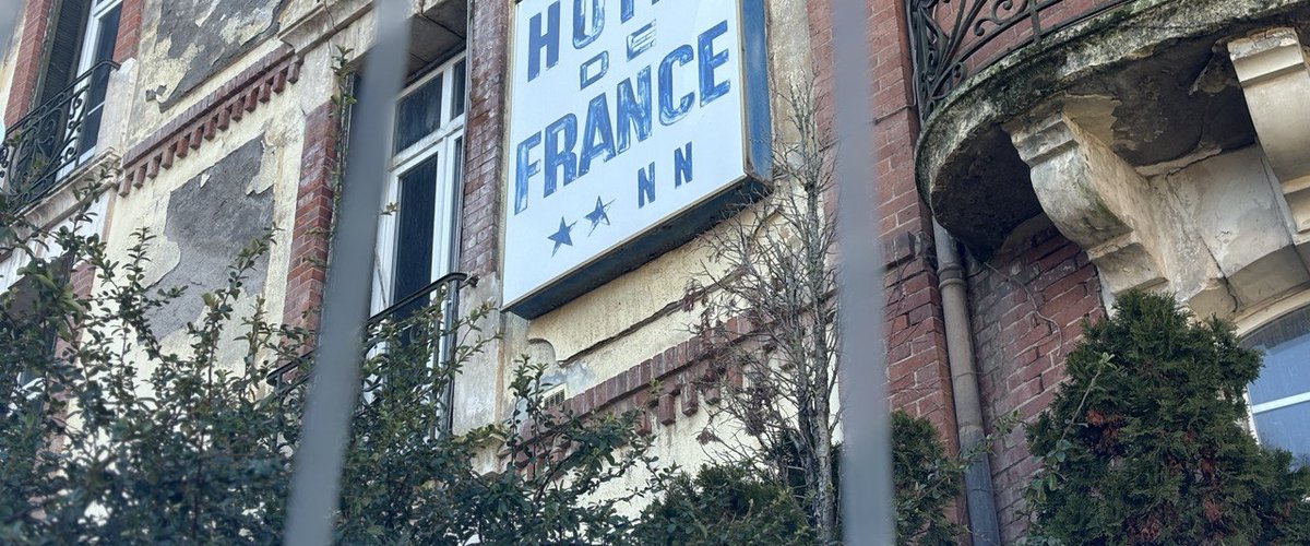 La priorité, c’est de sécuriser la population : l'ancien Hôtel de France de Decazeville menace de s'effondrer, un arrêté de mis en péril a été pris