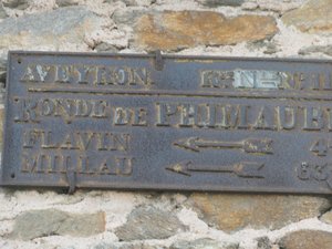 Cette plaque de cocher orne une maison centenaire dans cette commune près de Rodez