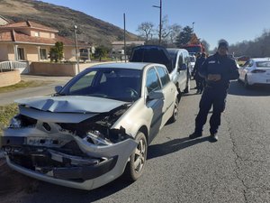 Trois véhicules se suivent et se percutent en Aveyron : une victime dans la collision